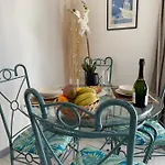 Centre With Private Sunny Terrace 公寓
