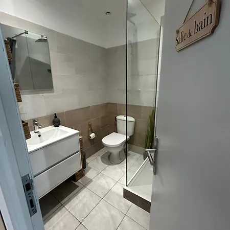 Centre With Private Sunny Terrace Apartamento Carcassonne