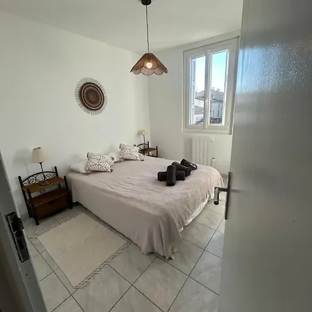 Centre With Private Sunny Terrace Апартаменти Каркассонн