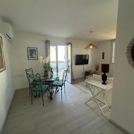 Апартаменти Centre With Private Sunny Terrace