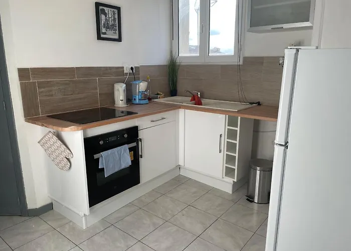 Centre With Private Sunny Terrace Carcasona