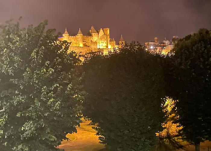 Centre With Private Sunny Terrace Apartamento Carcassonne